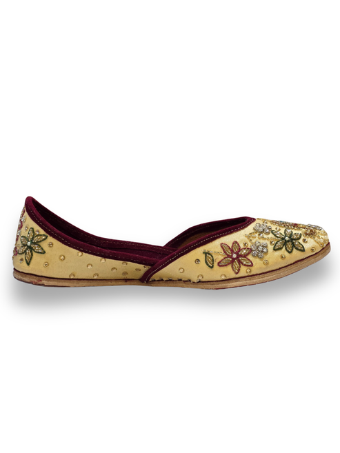 Gulbahar Embroidered Festive Jutti